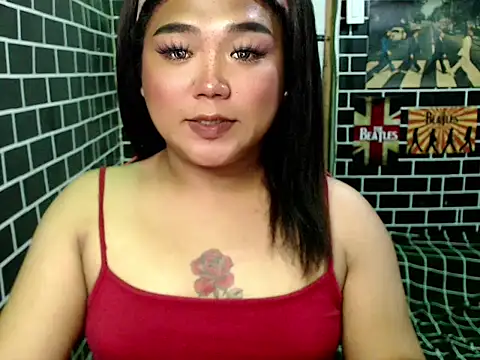 Snapshot of luluakovi_69 chatting on 11.23.25 luluakovi 69 online show from 11.23.25