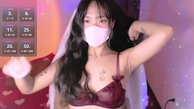 Phuong Bee online show from 09.18.25