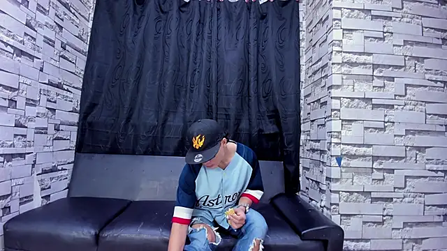 Snapshot of Crazy_Cult_Sex chatting on 11.06.25 Crazy Cult Sex online show from 11.06.25