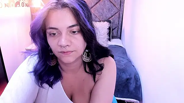 Kiara Cruz   online show from 12.13.25