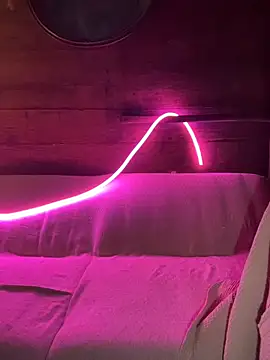 Snapshot of FoxStudioSex chatting on 10.14.25 FoxStudioSex online show from 10.14.25