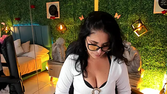 Linagh  online show from 02.18.26