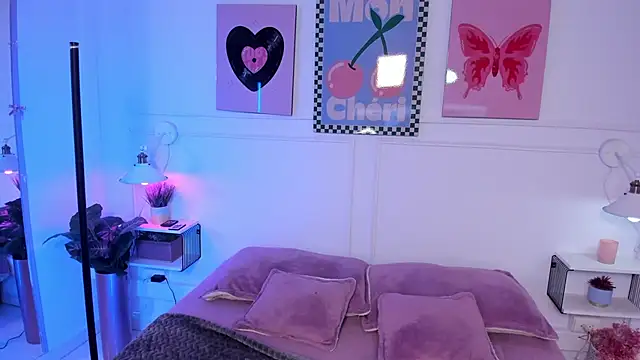 Zoe Lynch  online show from 02.16.26