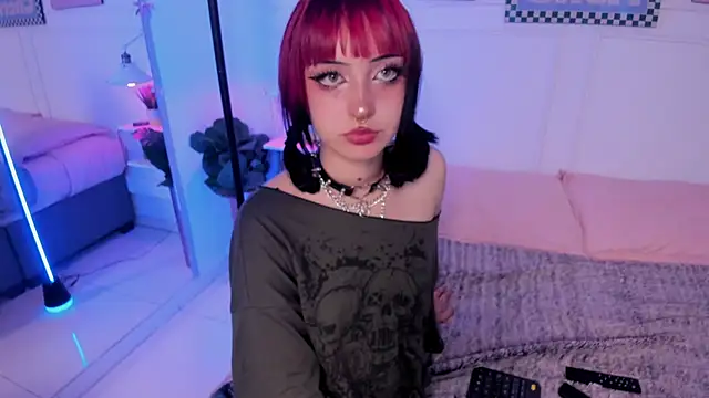 Zoe Lynch  online show from 02.24.26