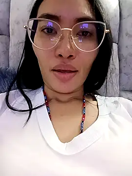 Snapshot of lucyy_liiuu chatting on 11.23.25 lucyy liiuu online show from 11.23.25