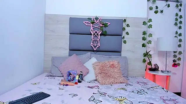 Snapshot of kathysmith19 chatting on 10.07.25 kathysmith19 online show from 10.07.25