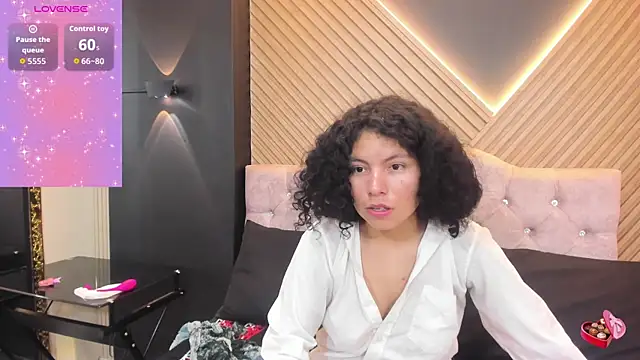 Snapshot of angelita_martins chatting on 11.25.25 angelita martins online show from 11.25.25