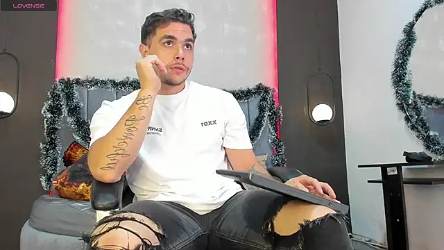 Liam walk  online show from 12.04.25