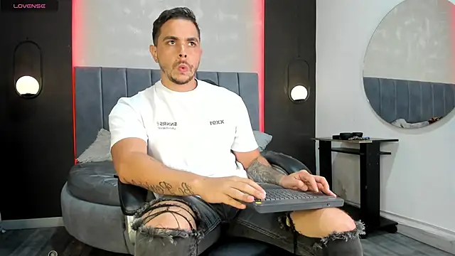 Liam walk  online show from 01.08.26