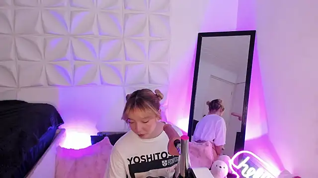 Snapshot of JuliethMoss chatting on 09.19.25 JuliethMoss online show from 09.19.25