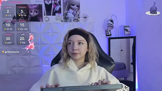 Snapshot of JuliethMoss chatting on 11.04.25 JuliethMoss online show from 11.04.25