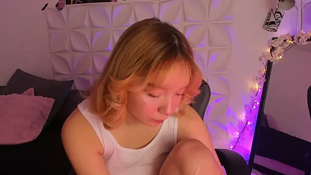 Snapshot of JuliethMoss chatting on 11.27.25 JuliethMoss online show from 11.27.25