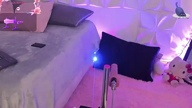 Snapshot of JuliethMoss chatting on 11.29.25 JuliethMoss online show from 11.29.25