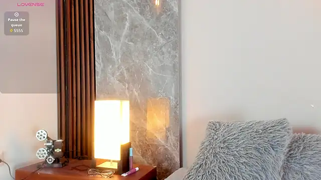 Snapshot of Emma_hunter_ chatting on 10.22.25 Emma hunter online show from 10.22.25