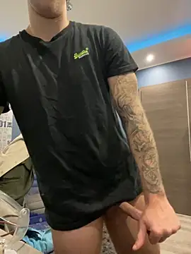 Snapshot of Sexaddict05 chatting on 11.15.25 Sexaddict05 online show from 11.15.25