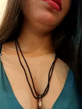 Maahhii 2 online show from 10.21.25