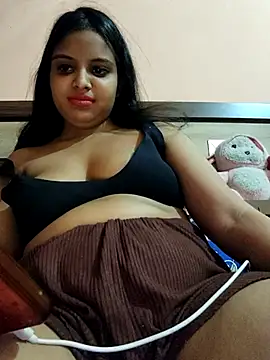 Snapshot of Maahhii_2 chatting on 04.17.26 Maahhii 2 online show from 04.17.26