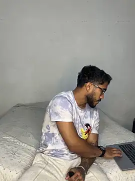 Snapshot of TU-MORENOO chatting on 11.25.25 TU-MORENOO online show from 11.25.25