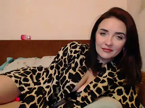 Snapshot of Veronica-Luxs chatting on 10.13.25 Veronica-Luxs online show from 10.13.25