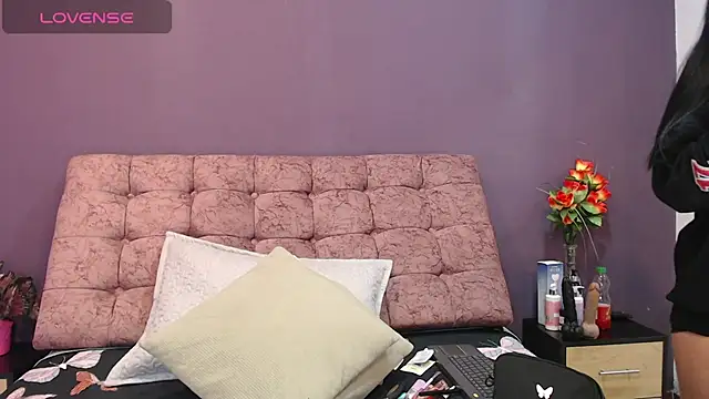 Snapshot of KateWelsin chatting on 12.01.25 KateWelsin online show from 12.01.25