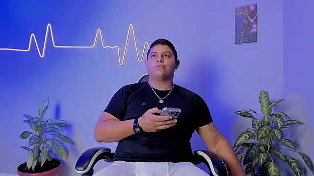 Snapshot of Maximus_Steel chatting on 11.13.25 Maximus Steel online show from 11.13.25