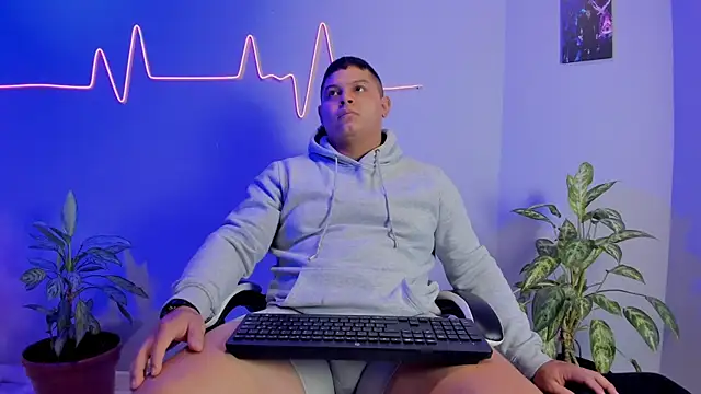 Snapshot of Maximus_Steel chatting on 11.20.25 Maximus Steel online show from 11.20.25