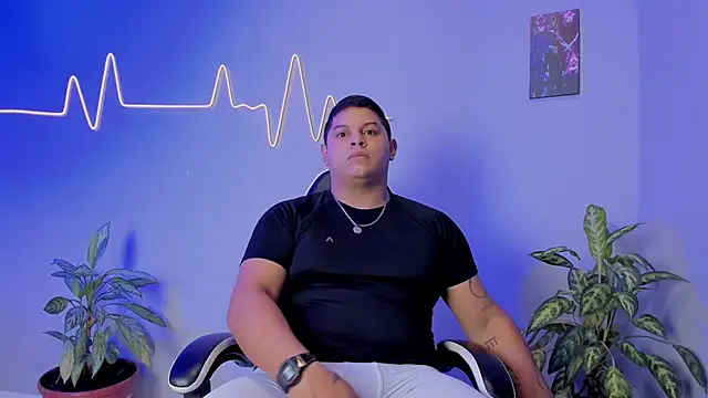 Snapshot of Maximus_Steel chatting on 11.22.25 Maximus Steel online show from 11.22.25