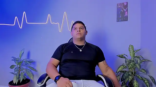 Snapshot of Maximus_Steel chatting on 11.23.25 Maximus Steel online show from 11.23.25