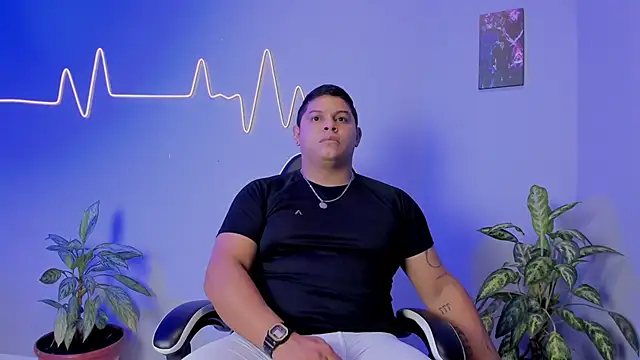 Snapshot of Maximus_Steel chatting on 11.24.25 Maximus Steel online show from 11.24.25