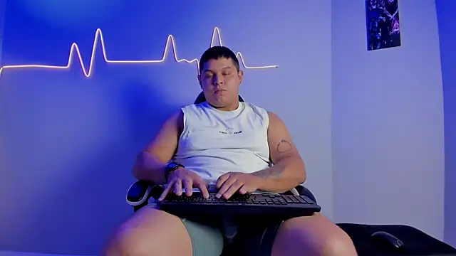 Snapshot of Maximus_Steel chatting on 11.30.25 Maximus Steel online show from 11.30.25