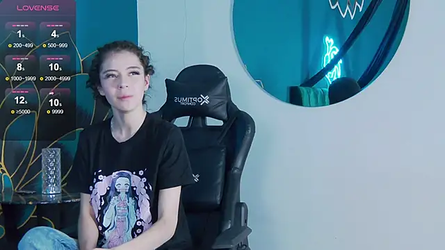 RavennMoonn online show from 09.13.25