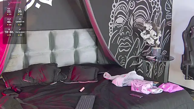 RavennMoonn online show from 10.07.25