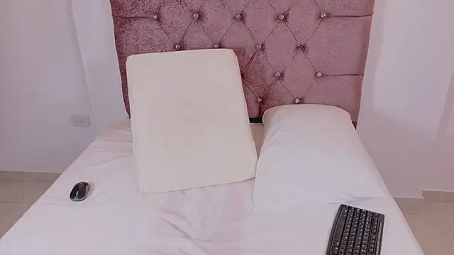 sophiacuttee online show from 11.07.25