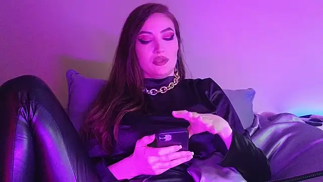 AliceJameson online show from 10.24.25