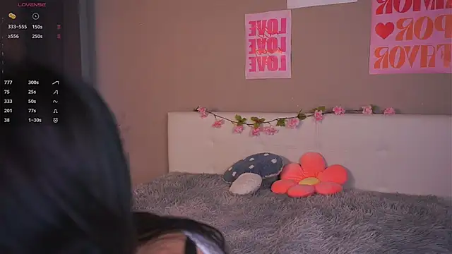 Snapshot of FancyEsten chatting on 11.27.25 FancyEsten online show from 11.27.25