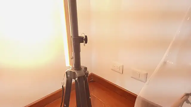 zarah andrew   online show from 10.07.25