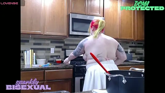 Snapshot of sparklybisexual chatting on 03.15.26 sparklybisexual online show from 03.15.26