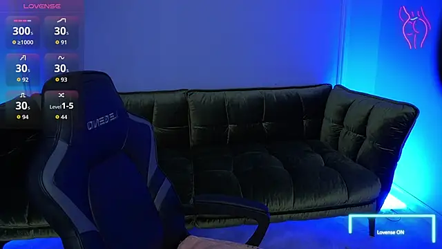 Snapshot of EliseVelour chatting on 10.05.25 EliseVelour online show from 10.05.25