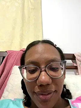 Snapshot of Valen1800 chatting on 09.11.25 Valen1800 online show from 09.11.25