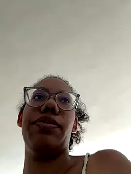 Snapshot of Valen1800 chatting on 11.05.25 Valen1800 online show from 11.05.25