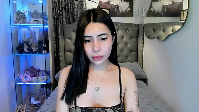 Snapshot of Claudia_empress chatting on 10.16.25 Claudia empress online show from 10.16.25