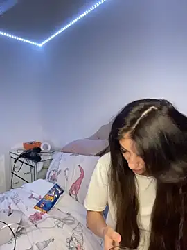 Snapshot of naughtybella05 chatting on 11.23.25 naughtybella05 online show from 11.23.25