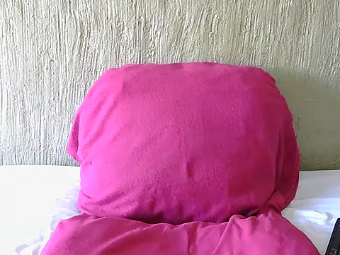 Snapshot of SweetestPearlx chatting on 11.25.25 SweetestPearlx online show from 11.25.25