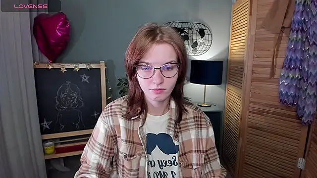 Snapshot of Madelaineses chatting on 09.09.25 Madelaineses online show from 09.09.25