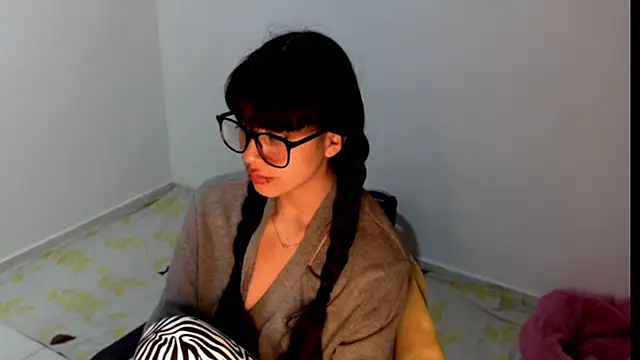 Snapshot of meganmiauu chatting on 05.25.26 meganmiauu online show from 05.25.26
