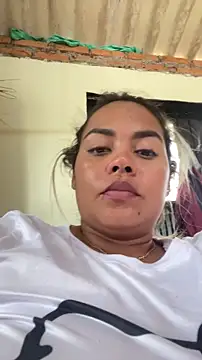 Snapshot of EmilyDuran_ chatting on 04.21.26 EmilyDuran online show from 04.21.26