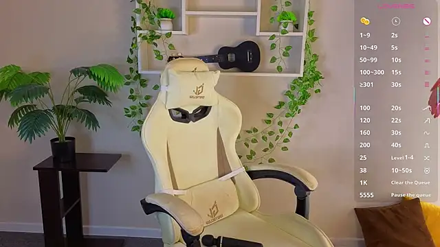 Roxy Sunnny online show from 12.16.25