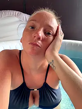 JustYourNormalCouple online show from 09.16.25