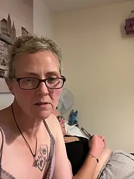 Curvy-Jinx online show from 11.18.25