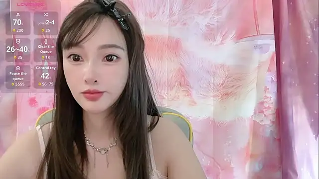 Snapshot of Crush-7ii chatting on 12.20.25 Crush-7ii online show from 12.20.25